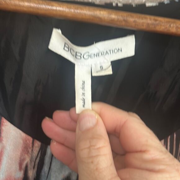 BCB Generations Flowy blouse size small - Picture 3 of 6